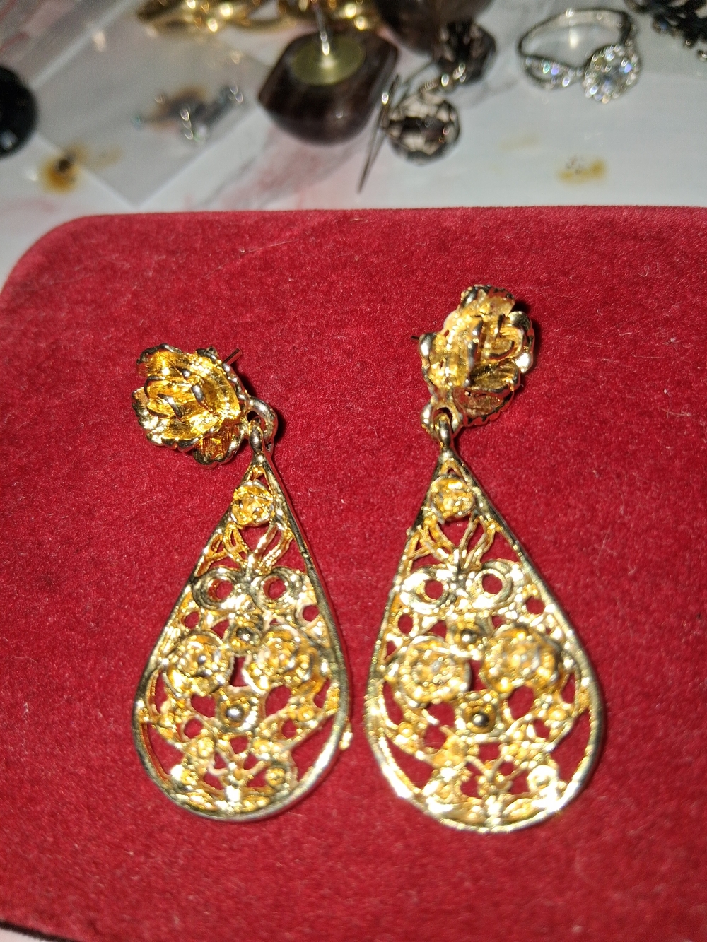 Vintage Source Unknown Gold Floral Filigree Teardrop Drop Earrings